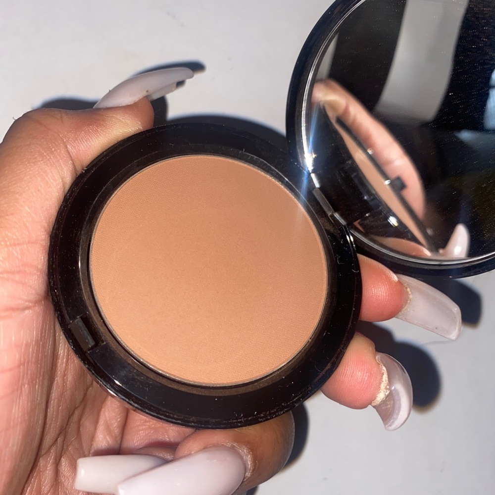 Bobbi brown elvis Duran bronzer
